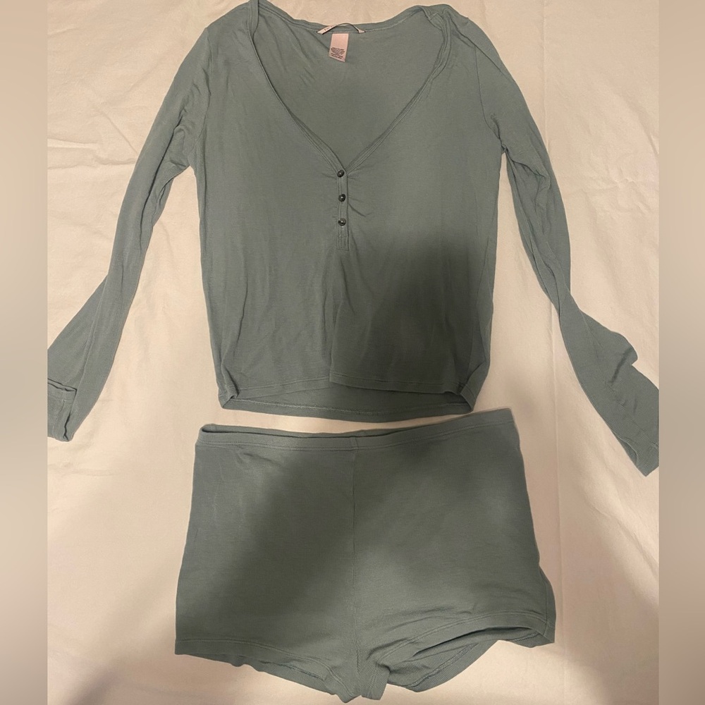 Victoria Secret Pajama Set - Medium - Light Green